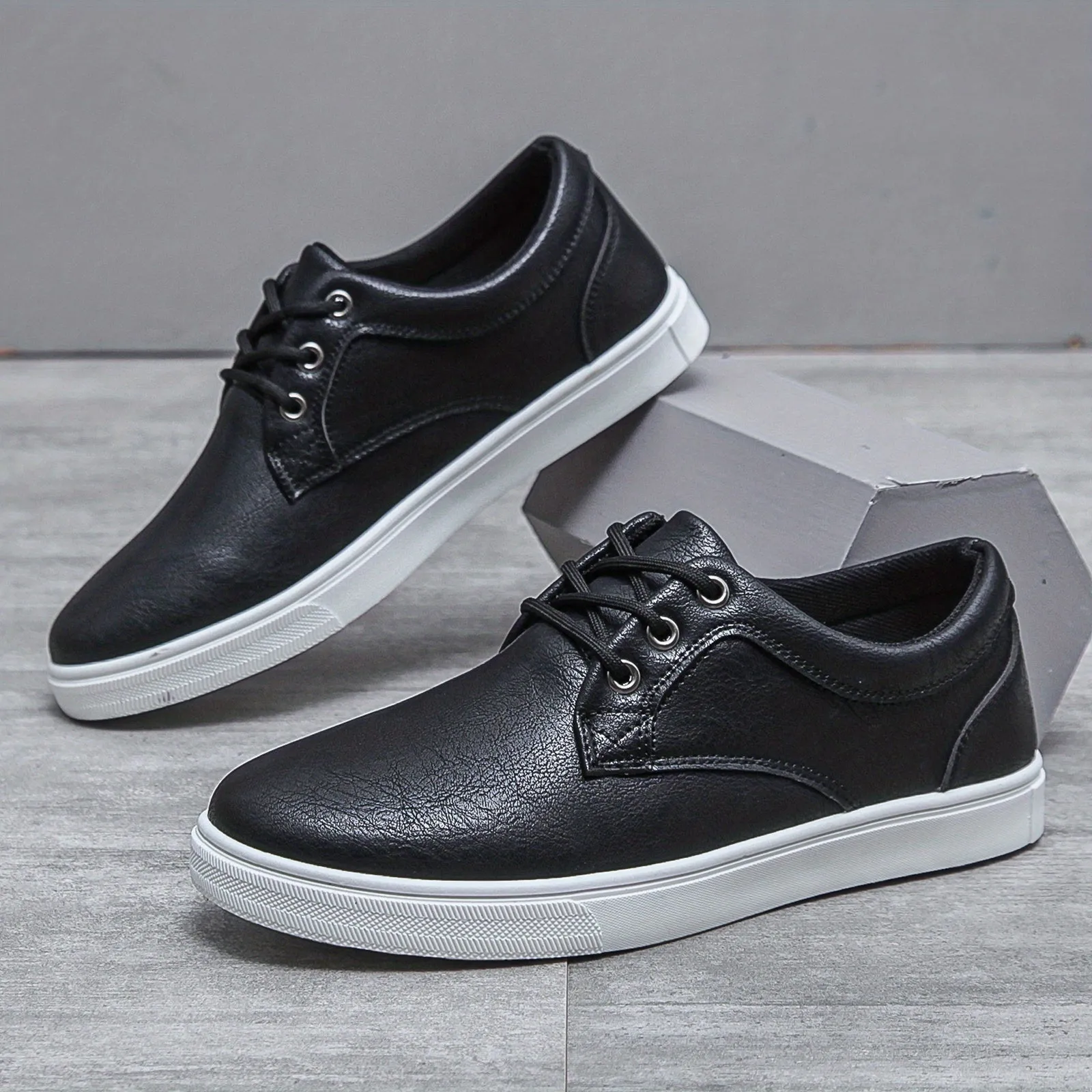 Modern Men's PU Leather Skate Shoes: Durable Design, Breathable Comfort, Enhanced Traction